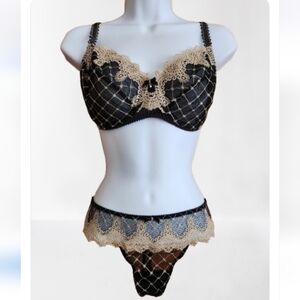 Triumph Lace Set- Bra Size 36D & Panties Size S/P
